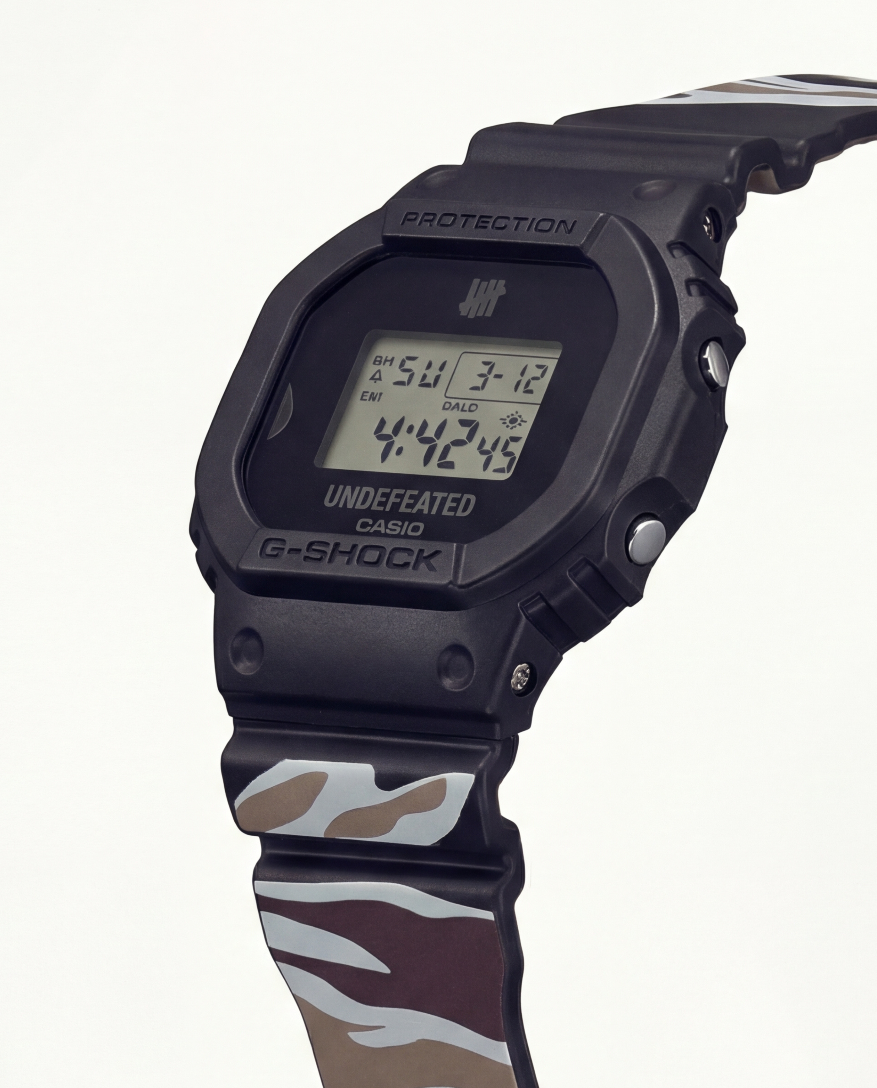 Urban Camo Digital Shock-Resistant Men’s Watch