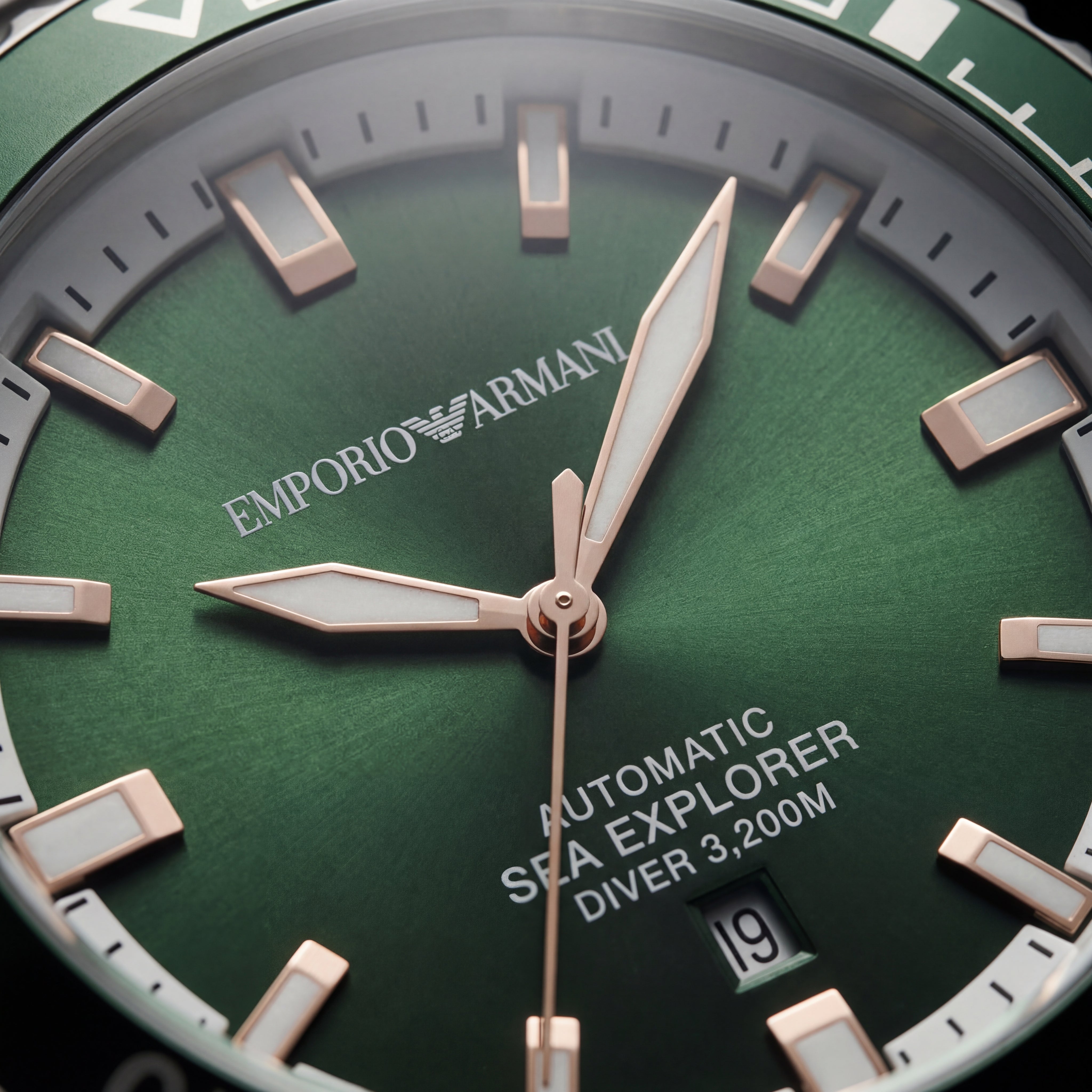 Premium Silver Stainless Steel Diver Style Watch Green Dial White Ring Date Display Sport Luxury Watch – Men