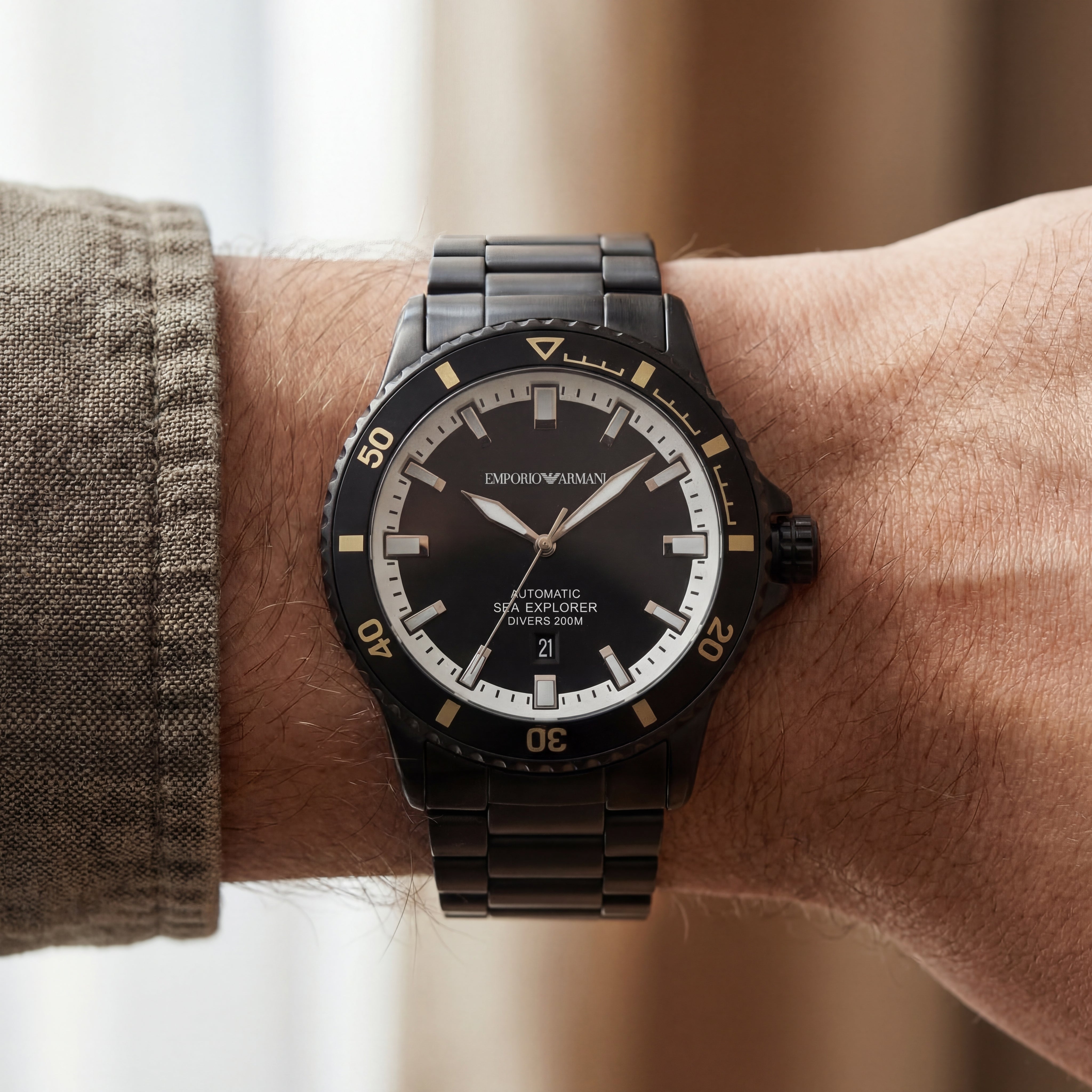 Premium Black Stainless Steel Diver Style Watch Black Dial Gold Accent Bezel Date Display Sport Luxury Watch – Men