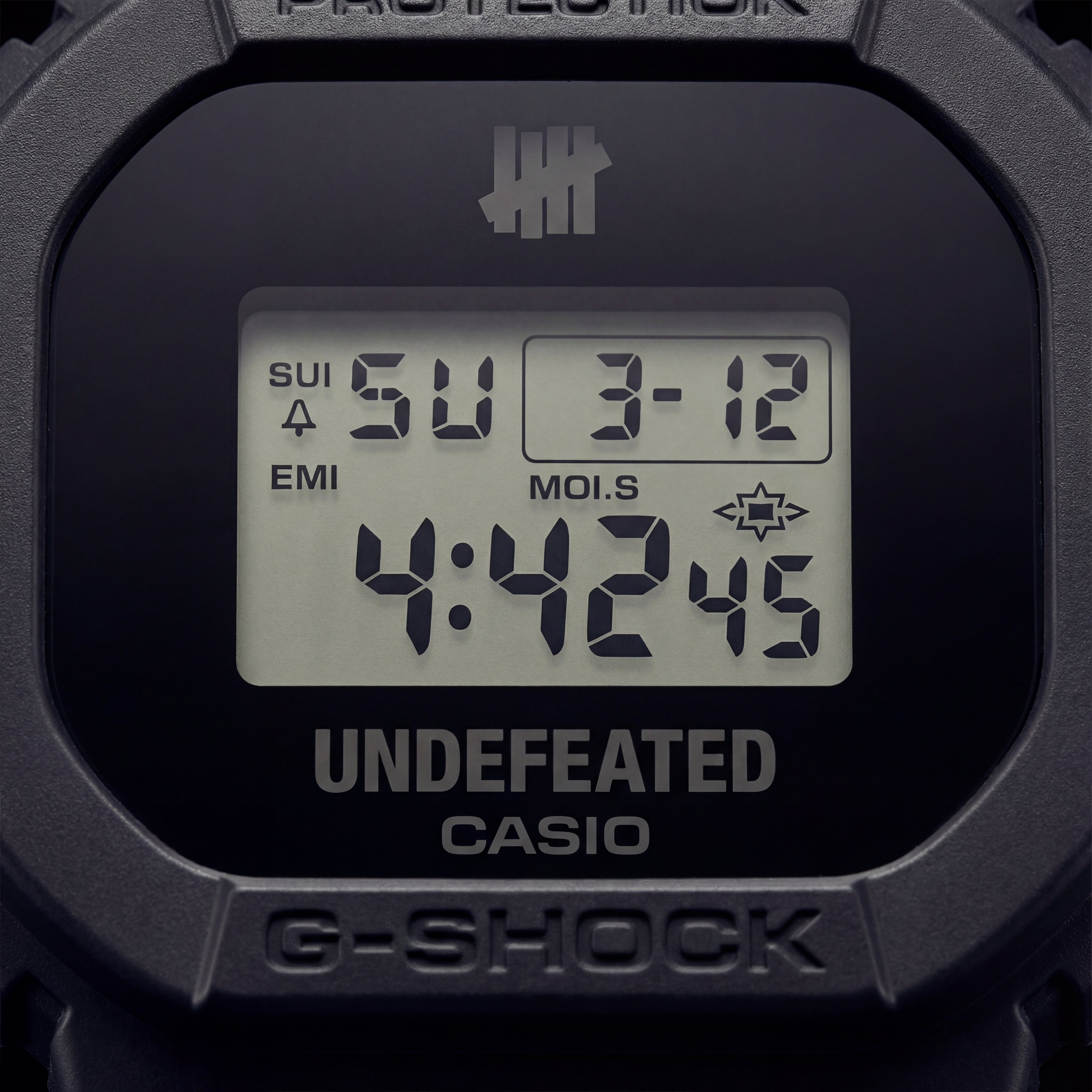 Urban Camo Digital Shock-Resistant Men’s Watch