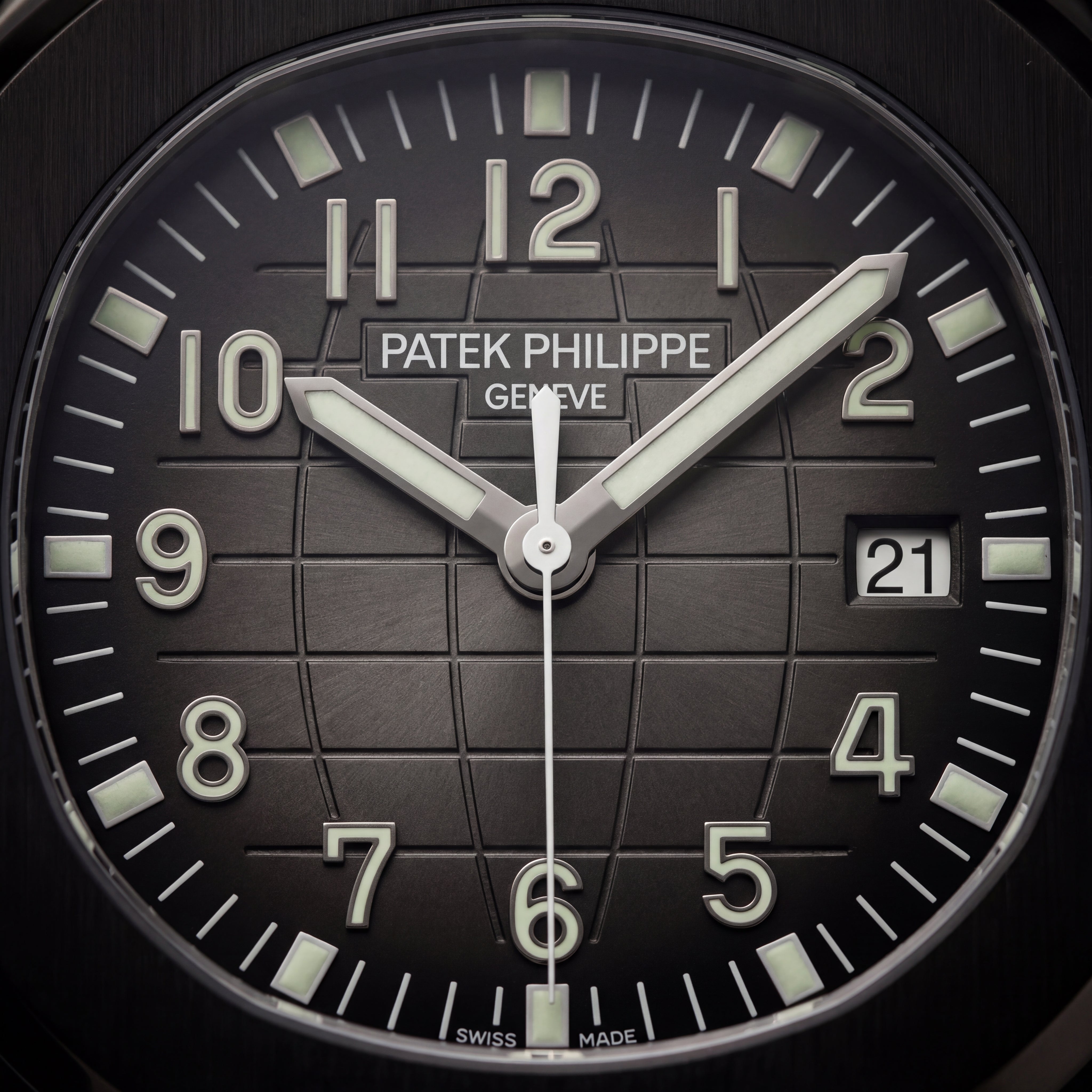 Luxury Black Sport Watch Matte Black Steel Case Charcoal Grid Dial Premium Rubber Strap Watch – Men